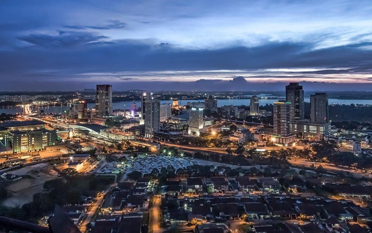 A Stylish High-Floor 2Br Suasana Suites Views Johor Bahru Esterno foto