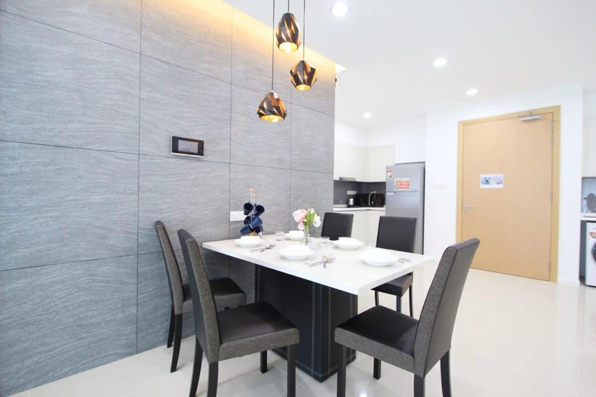 A Stylish High-Floor 2Br Suasana Suites Views Johor Bahru Esterno foto