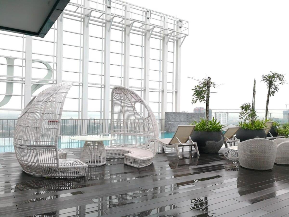 A Stylish High-Floor 2Br Suasana Suites Views Johor Bahru Esterno foto