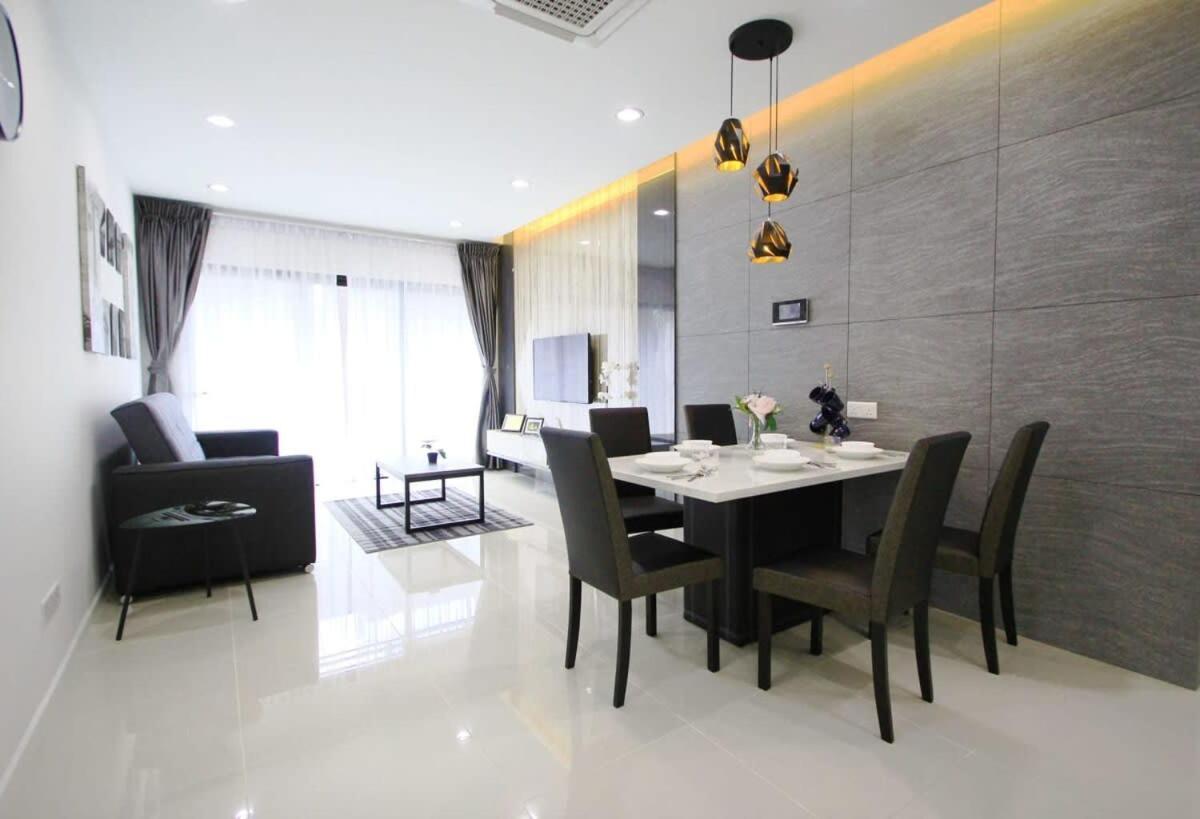 A Stylish High-Floor 2Br Suasana Suites Views Johor Bahru Esterno foto